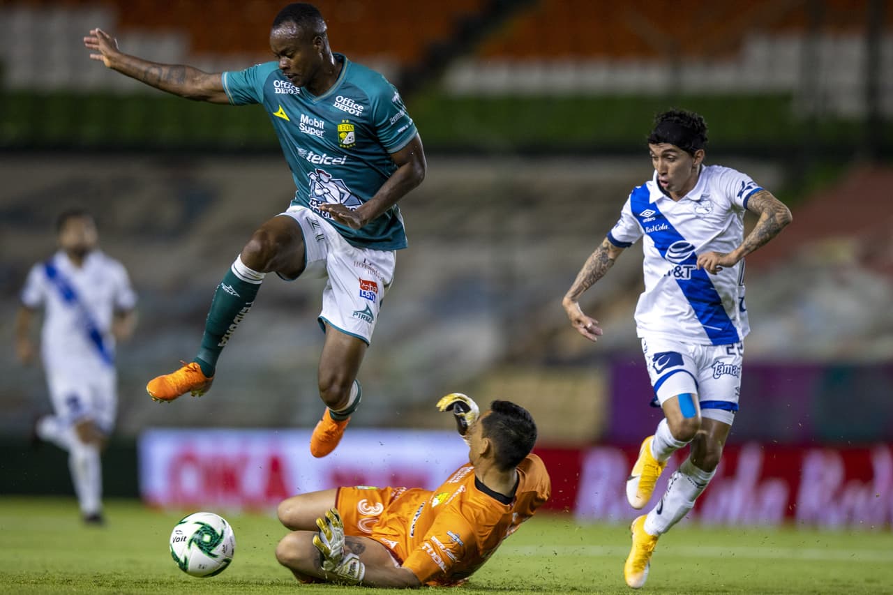 Maximiliano Perg (5’) clavó un autogol que adelantó al León y Ángel Mena (30’) creció la ventaja. George Corral salió expulsado a los 51’ de juego.