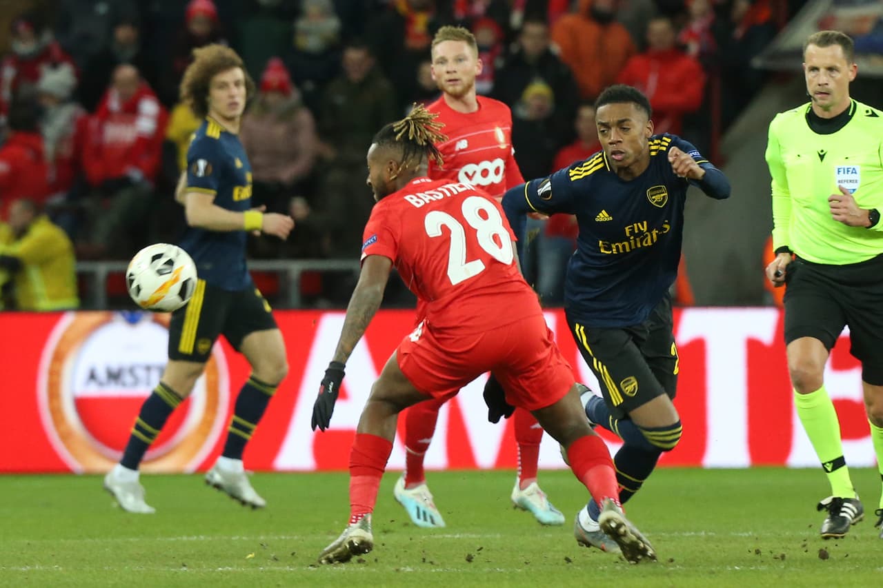 Arsenal logra remontar y empatar marcador 2-2 ante Lieja y amarra su pase a octavos de final de Europa League. Bukayo Saka, con gol y asistencia, es la estrella del partido.