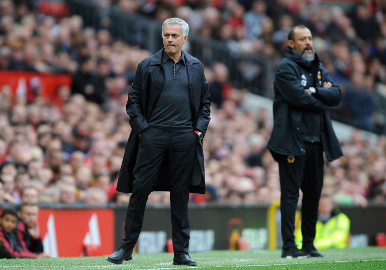 José Mourinho formó con De Gea, Valencia, Smalling, Lindelof, Shaw, Fellaini, Fred, Pogba, Lingard, Alexis Sánchez y Lukaku.