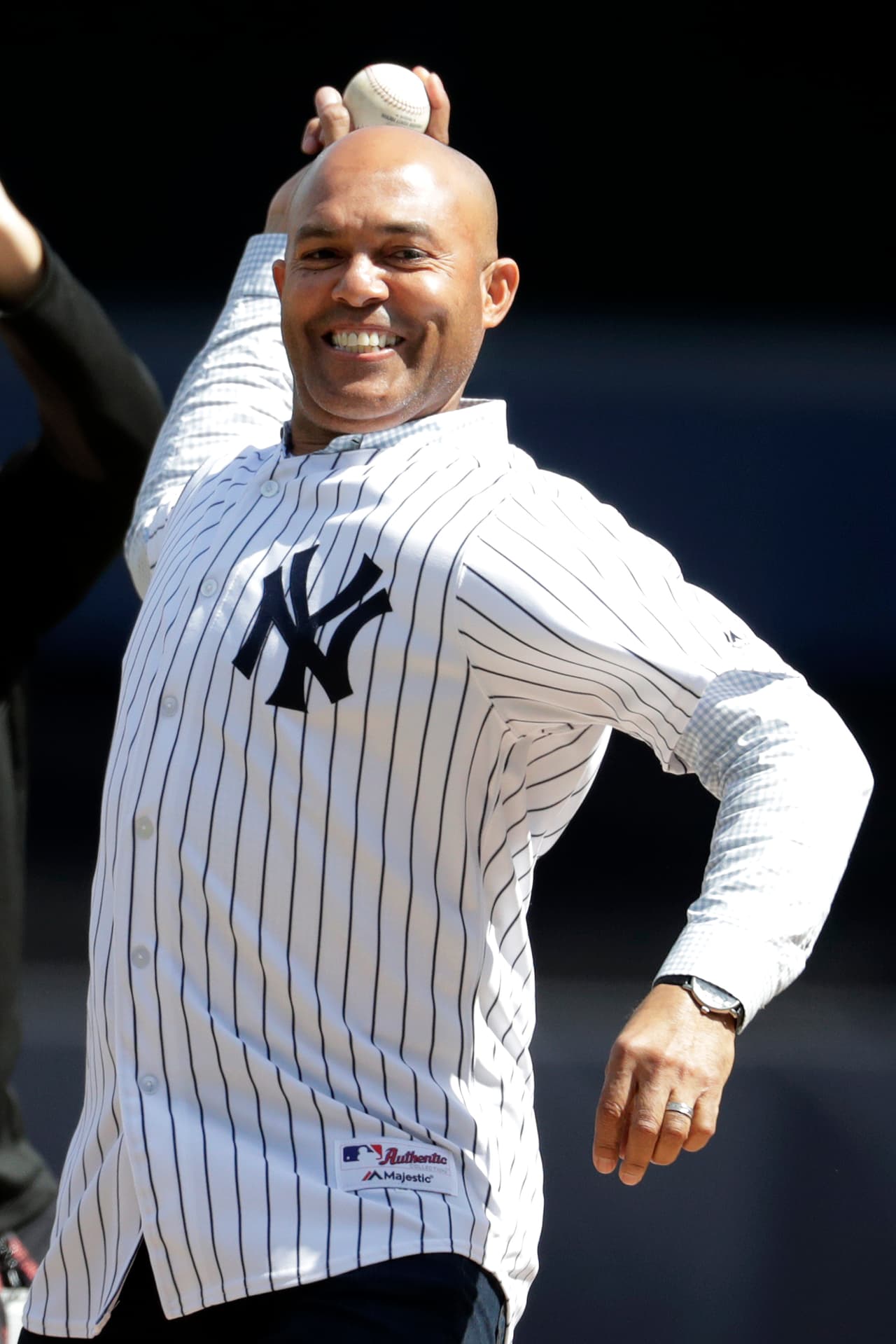 New York Yankees se impusieron 7-2 contra Baltimore Orioles en el arranque de la temporada, en un Yankee Stadium que tuvo la visita del panameño Mariano Rivera en la fiesta del triunfo.