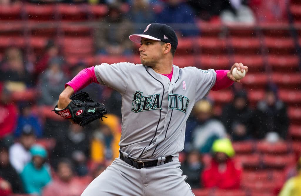 Su rival en la lomita fue Marco Gonzales (5-2), quien cargó con el revés por los Seattle Mariners. el zurdo lanzó cuatro entradas, permitió cuatro hits, uno de ellos jonrón, le hicieron cuatro anotaciones, dio tres boletos y ponchó a tres.