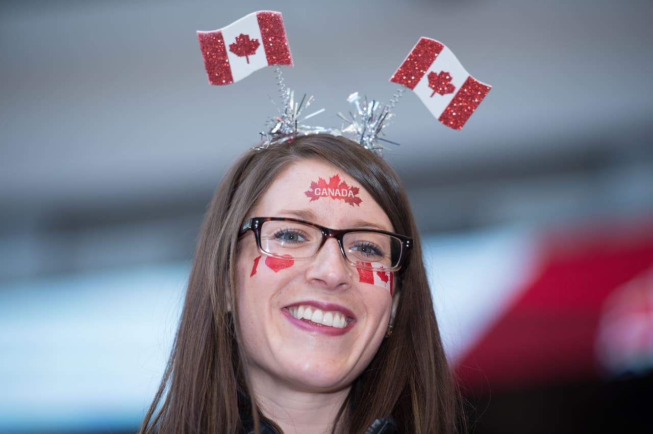 Las guapas fanáticas se hicieron presentes en Vancouver para disfrutar el Canadá vs. México