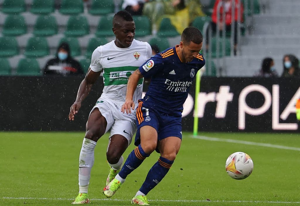 Vinicius Junior se luce con un doblete y la da la victoria 1-2 al Real Madrid sobre el Elche.