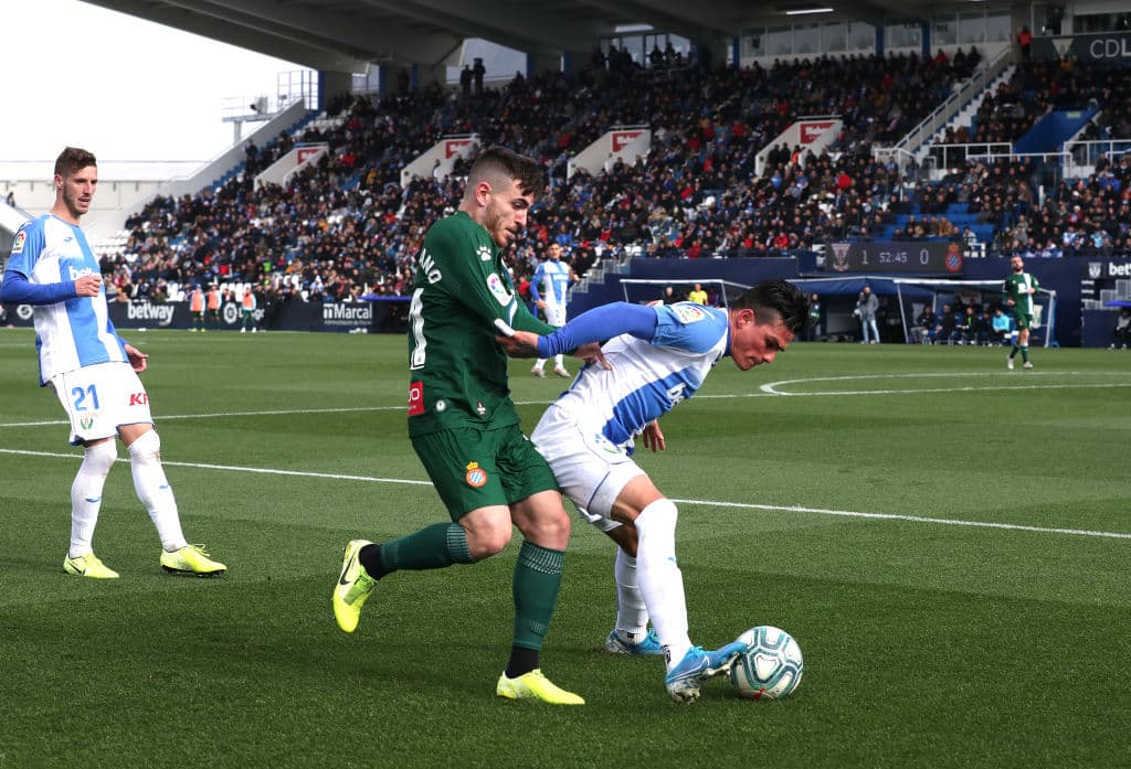 El leganés de Javier Aguirre se impone 2-0 ante el Espanyol y se despega del último lugar de la tabla de La Liga española. Los autores de los goles fueron Martín Braithwaite y Youssef En-Nesyri.