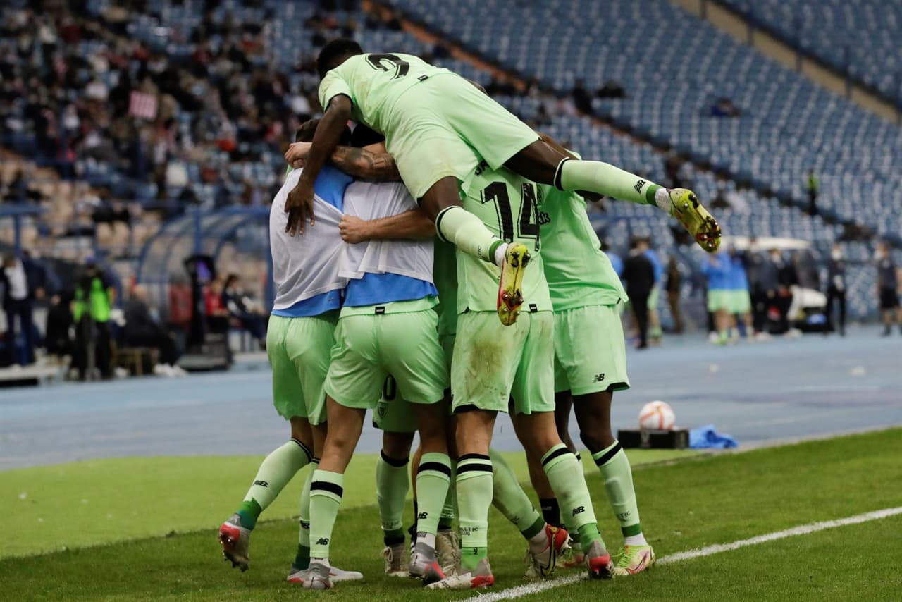 Athletic deja fuera al Atlético de Madrid en la semifinal de la Supercopa de España, con marcador de 2-1 y se enfrentará al Real Madrid por el título. Yeray Alvarez (77') y Nico Williams (81') le dieron el triunfo a los leones. Unaí Simón le dio el único gol a los colchoneros y fue en contra.