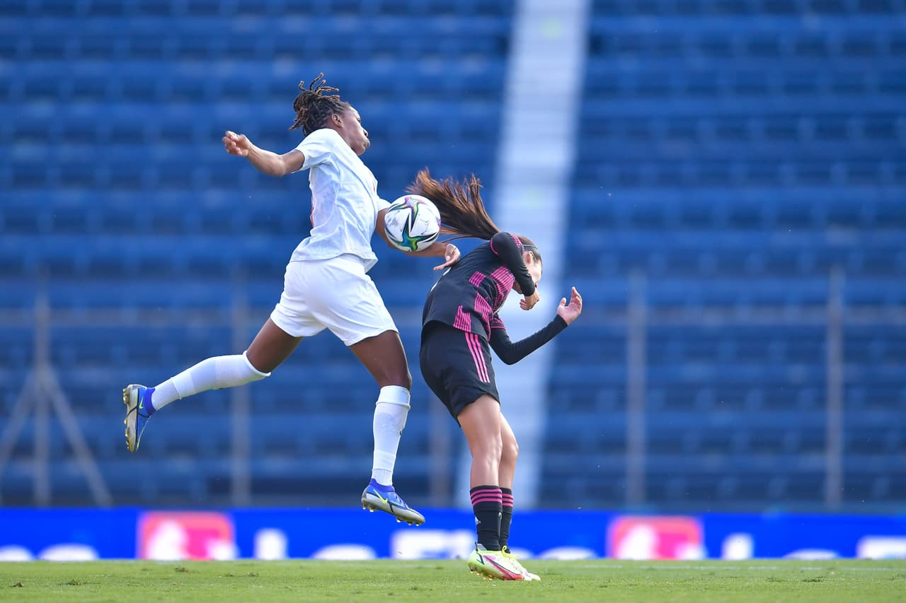 No se logran batir las porterias en el duelo amistoso entre México y Canad´a y se conforman con el empate 0-0.