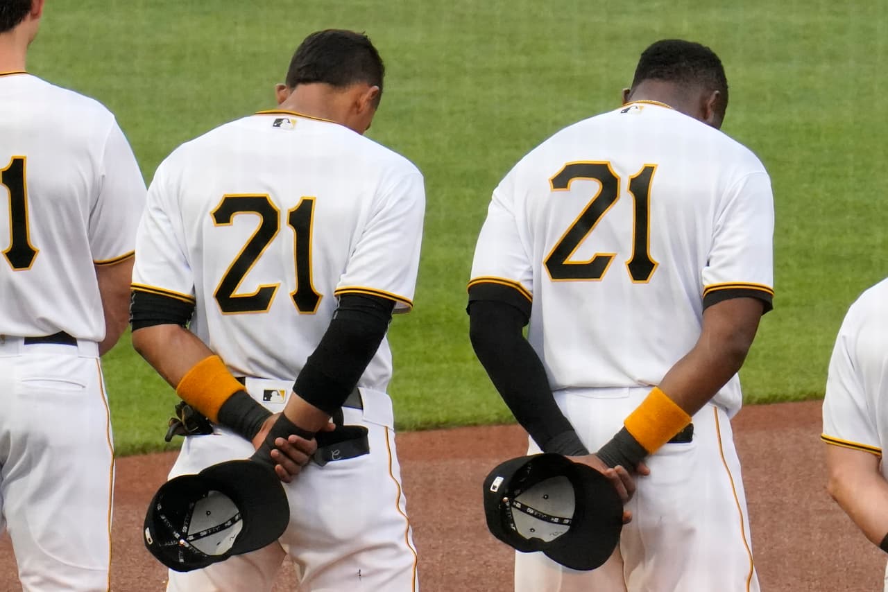 Los Pittsburgh Pirates portaron en los dorsales el ‘21’ que portara la leyenda boricua. En el duelo ante los Chicago White Sox, los peloteros honraron la memoria de aquél que ganó dos Series Mundiales.