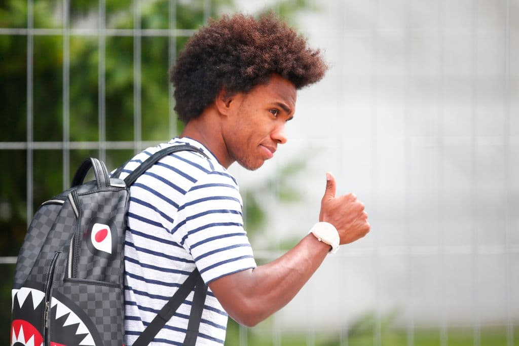 Barcelona enviará una oferta por el fichaje de Willian, al que Chelsea no dejaría ir por menos de 65 millones de euros. Manchester United también tiene interés por el brasileño.