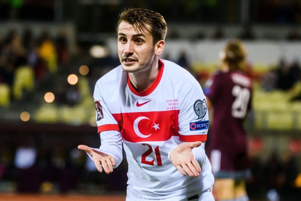 Turquía se impone ante Letonia con anotación de último minuto, dejando el marcador 2-1 durante la eliminatoria mundialista. Las anotaciones corrieron a cargo de jugadores turcos, pues la primera anotación fue autogol de Merih Demiral al 70' y, posteriormente, Serdar Dursun y Burak Yilmaz se encargaron de darle el triunfo.