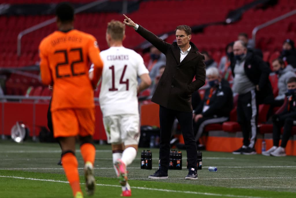 En el Grupo G, Holanda aprovechó la localía y tundió 2-0 a Letonia, quienes aún no suman en la competición; los neerlandeses sumaron sus primeros tres puntos.