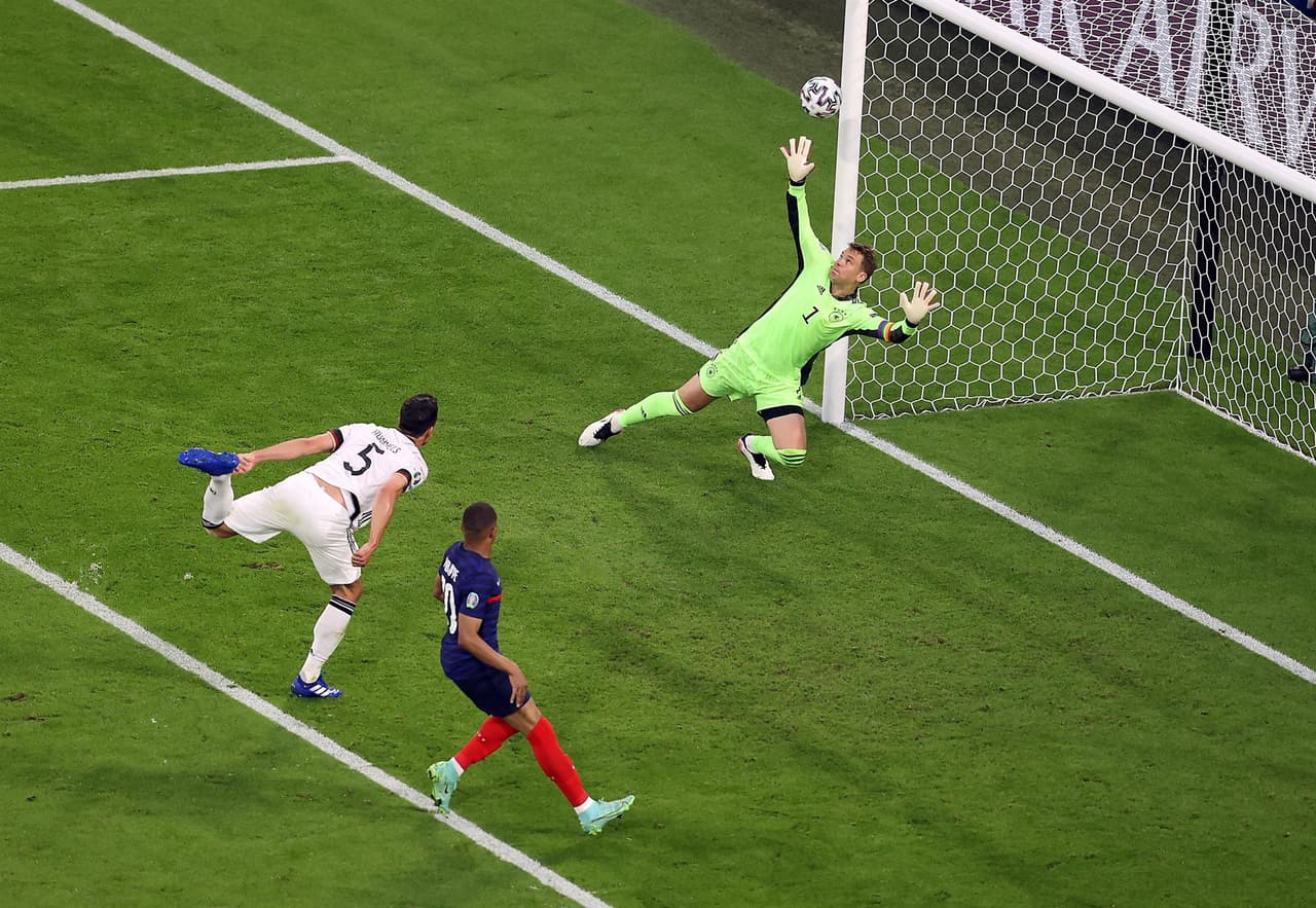 Francia derrota a Alemania en su debut en la Euro 2020 con marcador de 1-0. El primer y único tanto del encuentro fue un autogol por parte de Matts Hummels durante el primer tiempo, dandole la victoria a 'les Bleus' e inicia el campeón del mundo con el pie derecho.