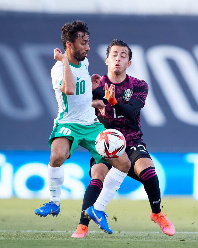 Arabia Saudita, de último minuto, empata con el selectivo de México rumbo a los Juegos Olímpicos de Tokio 2020. Alejandro Zendejas le daba la victoria parcial a la escuadra del Tri, pero ya en tiempo agregado, Jurado comete una falta que se convierte en penalti y gol para los saudi. Los mexicanos enfrentarán a Australia este sábado.