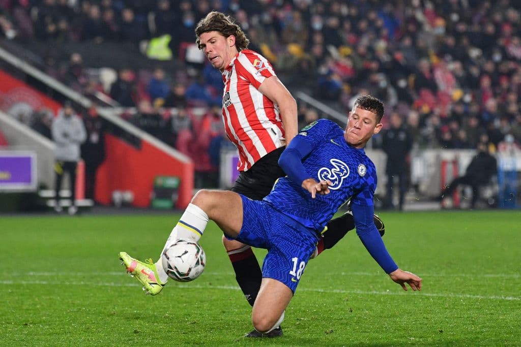 Chelsea vence tranquilamente 0-2 al Brentford, Liverpool sufre frente al Leicester City y tras un empate 3-3 consiguen el pase en la tanda de penaltis, Tottenham sabe aprovechar su localía y vencen 2-1 al west Ham United.