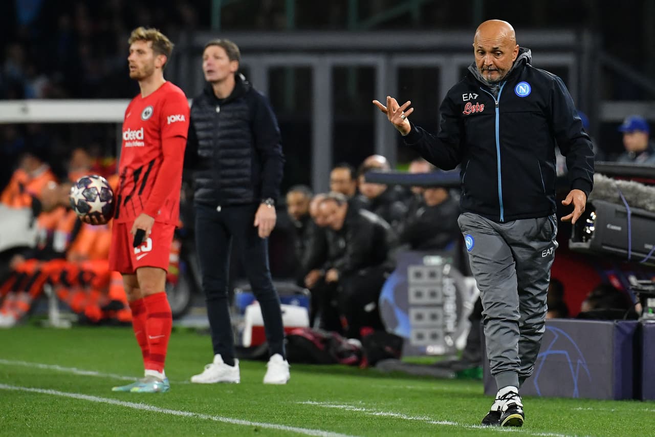 Napoli venció 3-0 al Eintracht Frankfurt con doble de Osimhen y uno más de Zielinski; 'Chucky' Lozano entró al 67'.