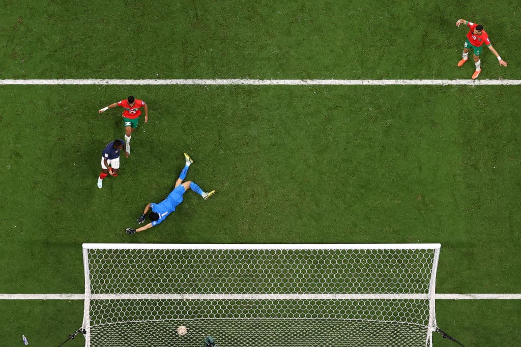 Francia eliminó a Marruecos en semifinales del Mundial de Qatar 2022, gracias a los goles de Theo Hernández en el minuto 5 y de Randal Kolo Muani en el 79, y jugará la final del domingo frente a Argentina en el estadio de Lusail.