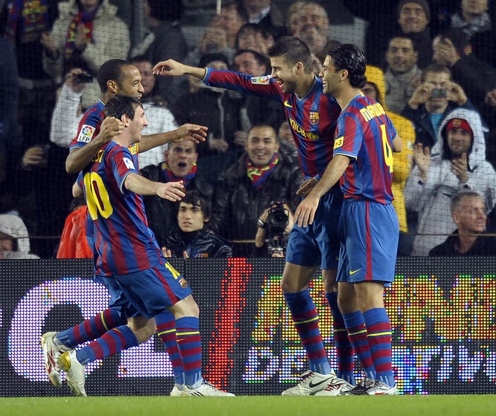 Rafa Márquez estaba en la banca y entraría por Gaby Milito en el segundo tiempo.