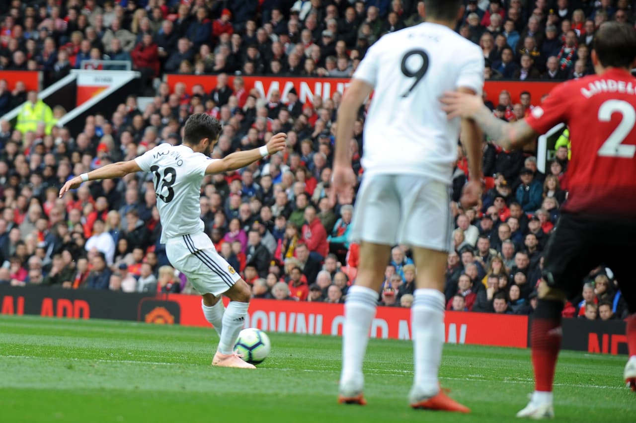 Y en una de ellas llegó el anhelado empate. Costa desbordó, se la dejó a Jiménez y este asistió a Joao Moutinho.