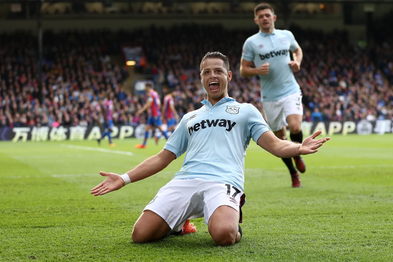 Por momentos, Javier Hernández mostró su mejor versión con West Ham United a pesar de las lesiones. A esa imagen ganadora en el campo, se le unió un peinado hacia atrás muy elegante.