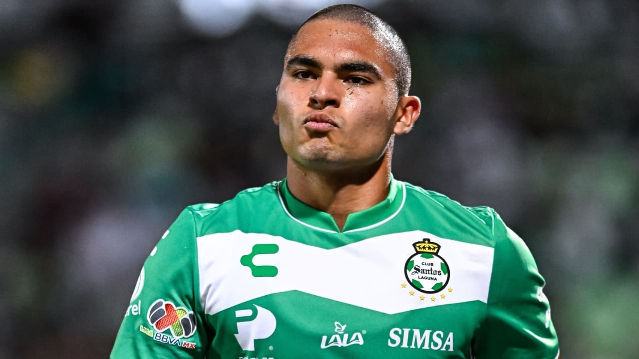 Stephano Carrillo es mexicano, tiene 18 años y juega de delantero en el ataque de Santos Laguna.