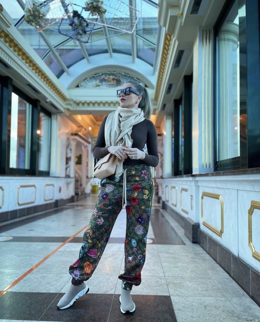 Su carrera como modelo comenzó a tomar forma luego de que en 2013 se convirtiera en la portavoz de Ipanema Sandals.