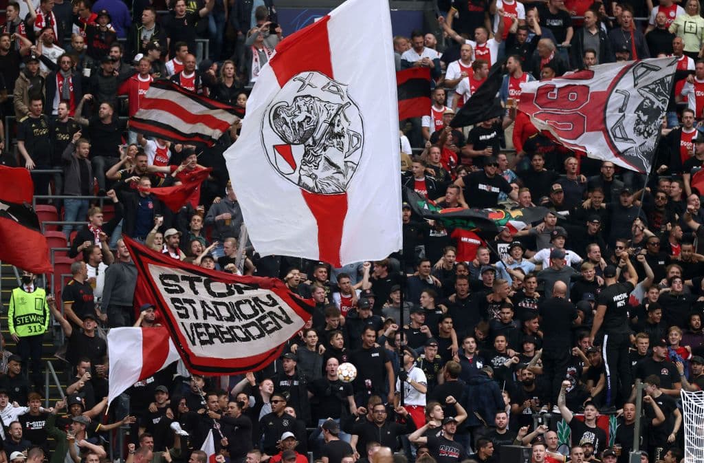 Ajax se impone 2-0 ante el Besiktas en Amsterdam, durante la fase de Grupos de la UEFA Champions League. Las anotaciones corrieron a cargo de Steven Berguis (17') y Sébastien Haller (43'). Edson Álvarez disputó los 90 minutos del encuentro.