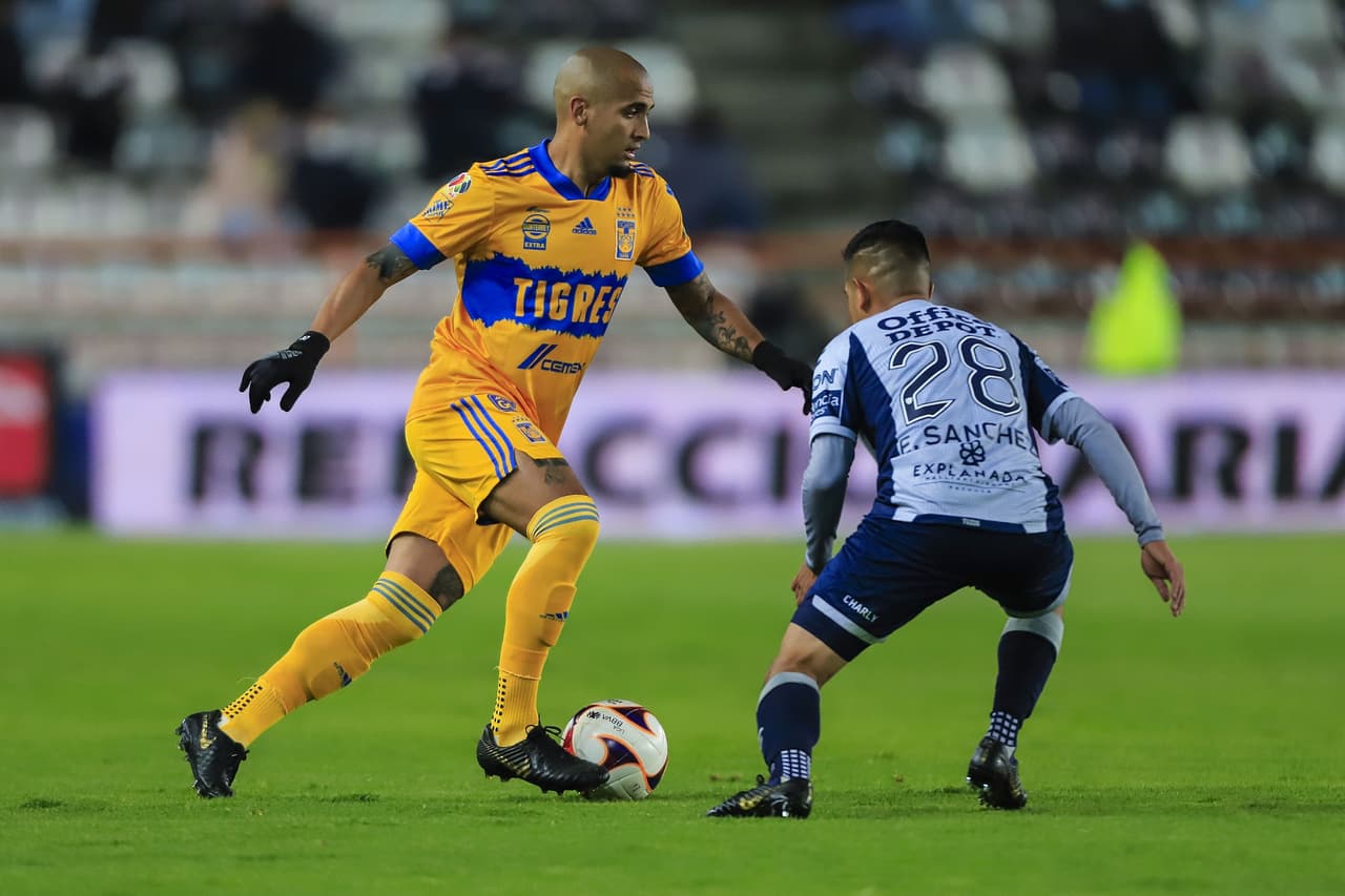 Roberto de la Rosa agarra adelantado a Nahuel y consigue el tanto que la da la victoria a 1-0 sobre los Tigres. Los felinos quedan fuera de del repechaje y Pachuca recupera posiciones y llega a la onceava plaza.