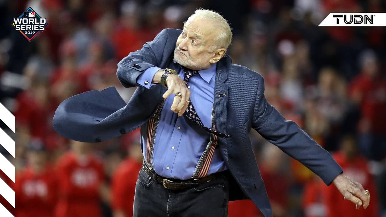 Tripulante del Apolo 11 lanzó la primera bola en el juego 3