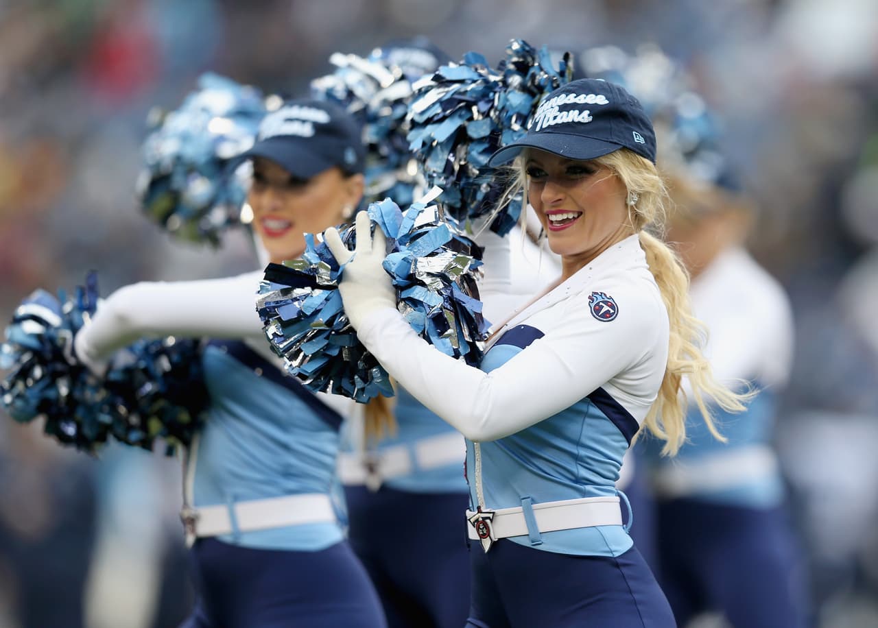 Con el invierno las cheerleaders de la NFL lucirán sus pantalones más ajustaditos y sexys para la temporada, checa lo que podrás ver.