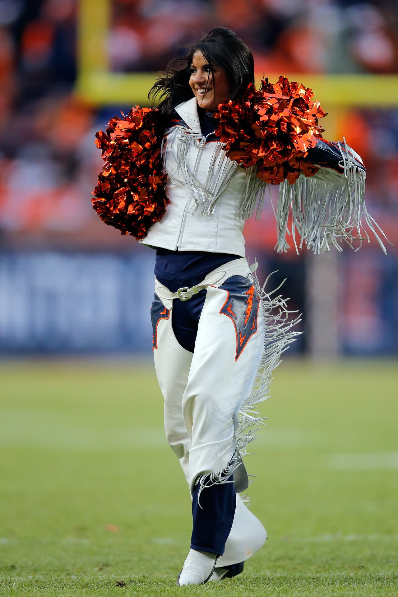 Con el invierno las cheerleaders de la NFL lucirán sus pantalones más ajustaditos y sexys para la temporada, checa lo que podrás ver.