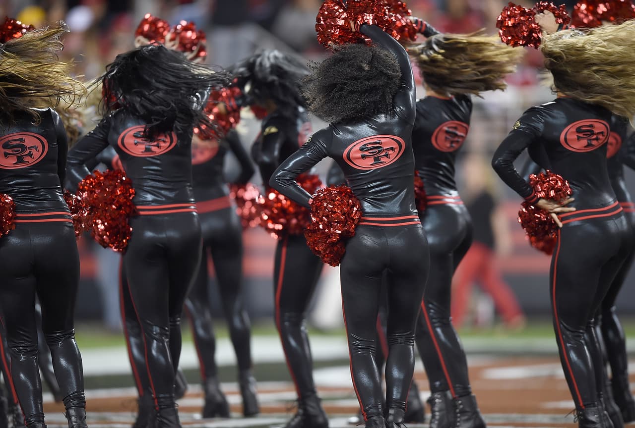 Con el invierno las cheerleaders de la NFL lucirán sus pantalones más ajustaditos y sexys para la temporada, checa lo que podrás ver.