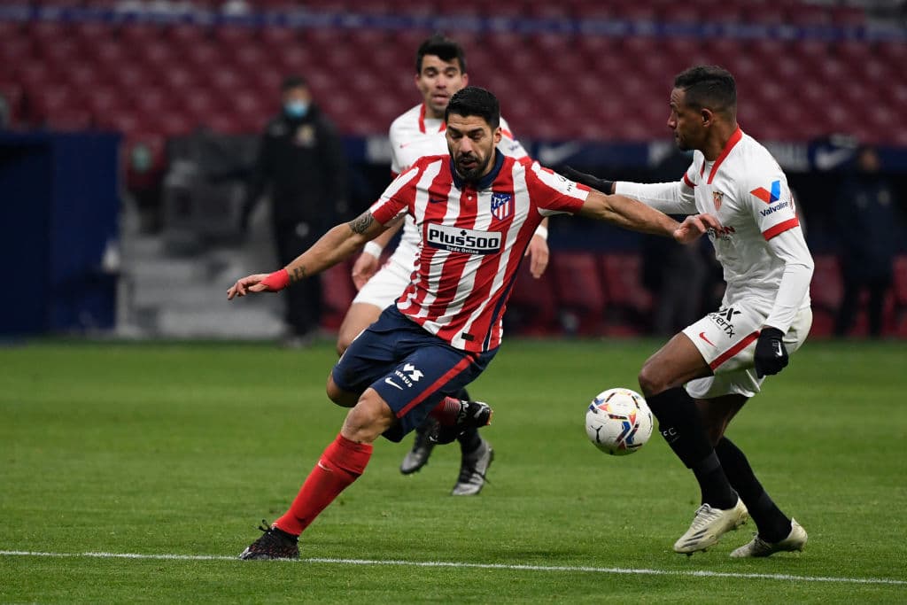 Ángel Correa (17’) y Saúl Ñíguez (76’) marcaron los goles de los colchoneros en el Metropolitano. Atlético de Madrid llegó a 41 unidades; los merengues los persiguen con 37 puntos. El siguiente duelo de los del ‘Cholo’ en La Liga será visitando al Eibar.