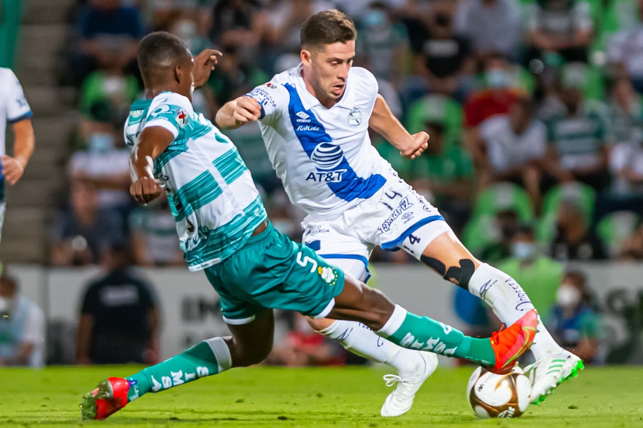 El doblete de Eduardo 'Mudo' Aguirre y el gol de Ayrton Preciado Santos vence 3-0 en la ida de semifianles al Puebla y toman una muy cómoda ventaja en la serie.