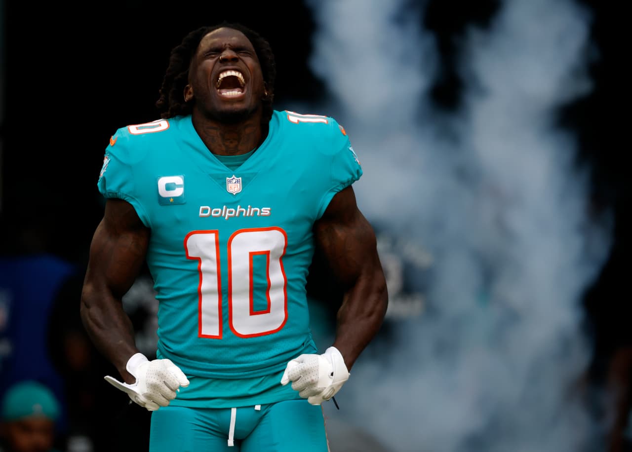 Fuentes: Dolphins liberan al estelar receptor Tyreek Hill