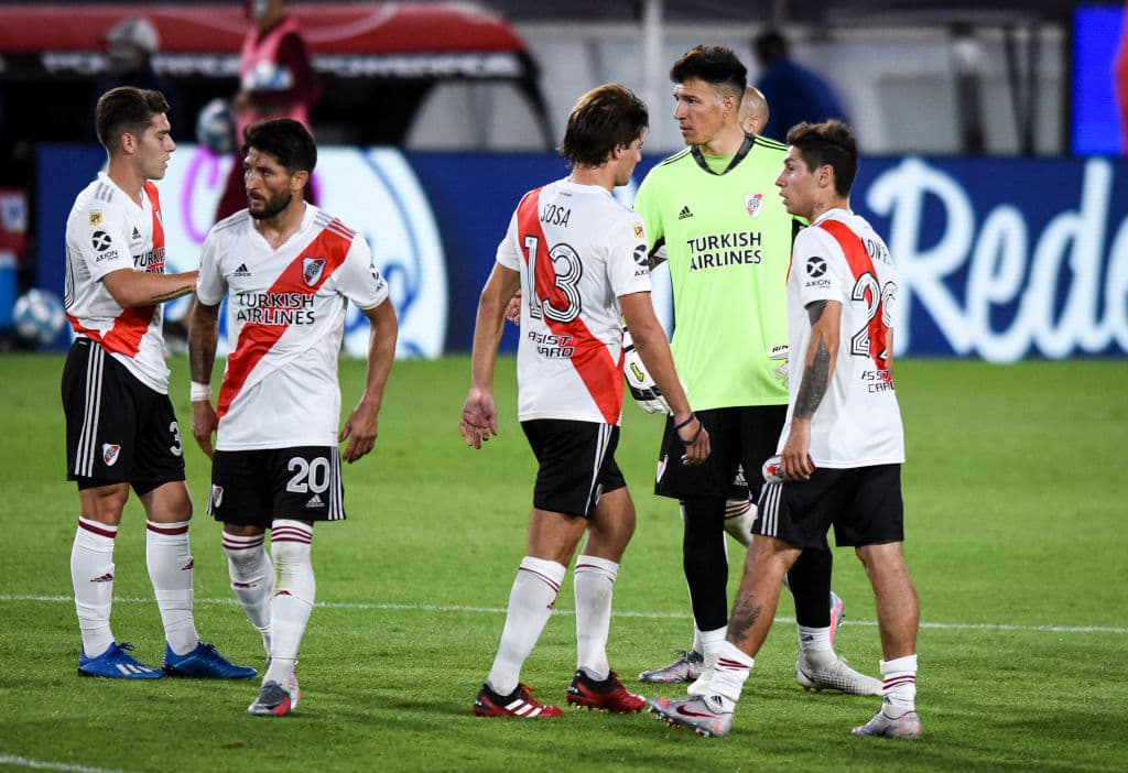 River no se conforma con el 2-0 consguido en casa y golean 2-6 en su visita a Nacional.