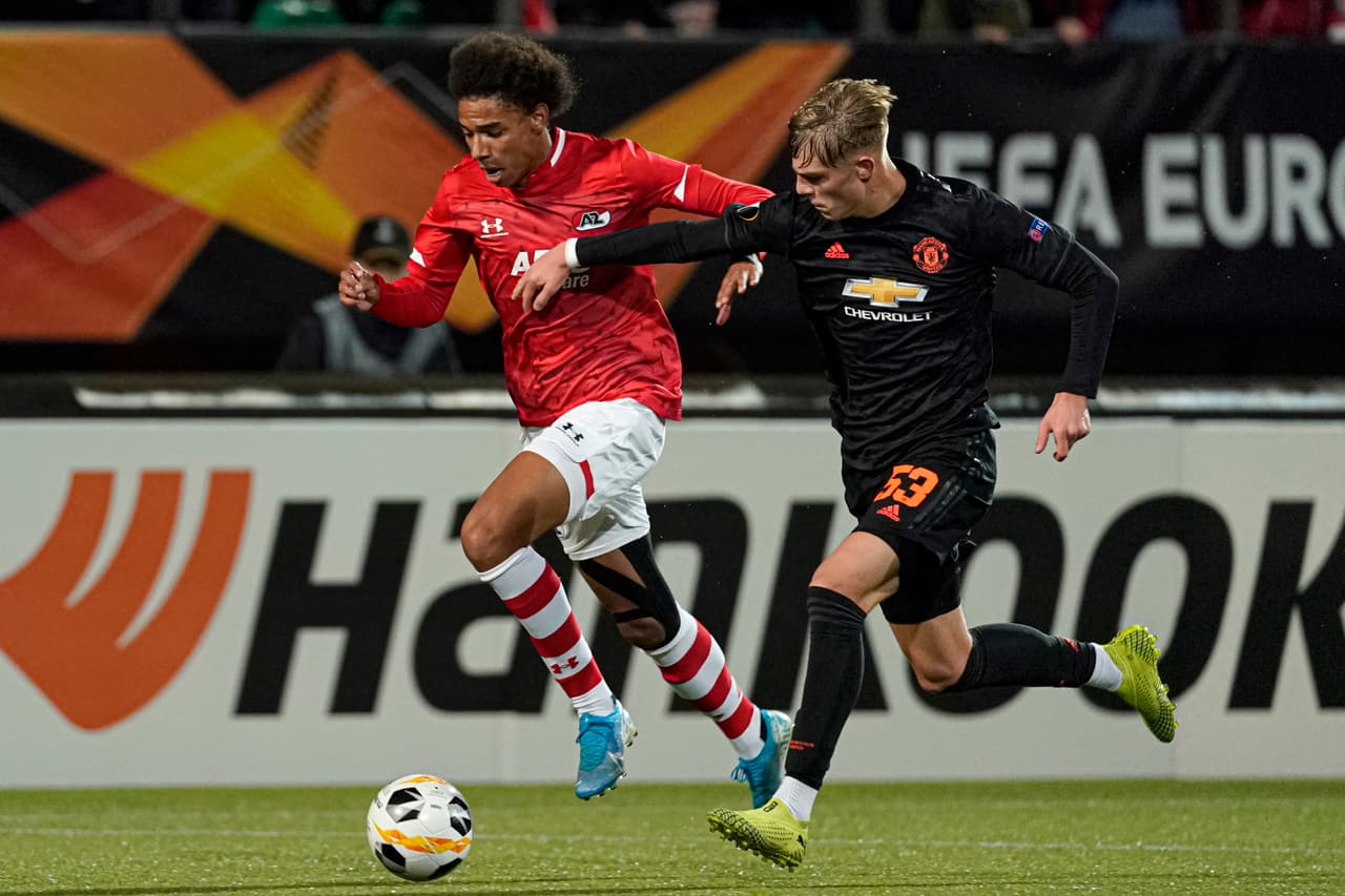 El AZ terminó en cuarto lugar de la Eredivisie en la temporada pasada al finalizar ésta, marcaron una derrota ante el Kairat Almaty en la segunda ronda calificatoria de la Europa League.