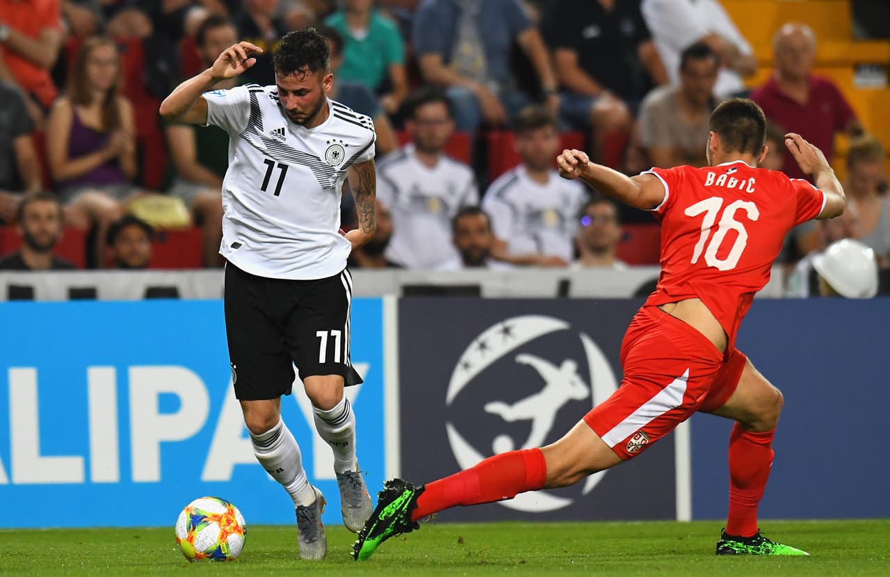 Alemania dio un paso aplastante al golear 6-1 a Serbia en el Grupo B del Europeo Sub-21, donde es líder y buscará ratificar contra Austria el primer lugar en su zona en el torneo juvenil, clasificatorio a Juegos Olímpicos.