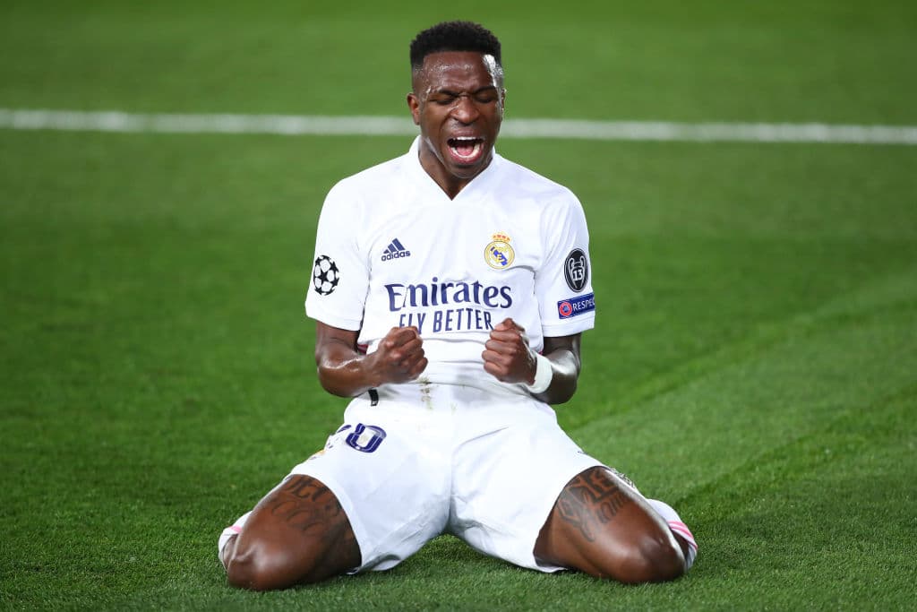 Con doblete de Vinicius Jr. y gol de Marco Asencio, el Real Madrid se queda con la victoria durante el partido de ida de los Cuartos de Final de la UEFA Champions League. El gol en solitario para el Liverpool fue por parte de Mohamed Salah dejando el marcador 3-1.