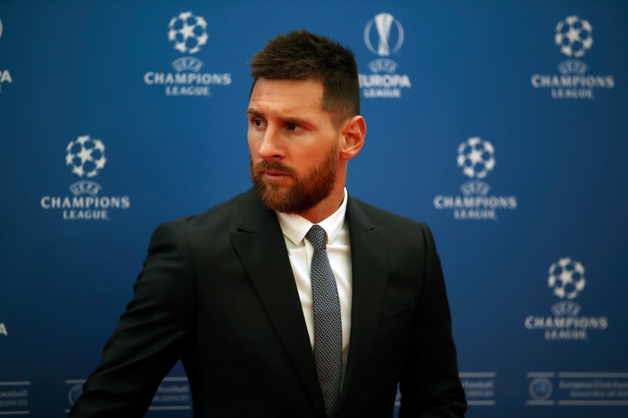 Lionel Messi es otro futbolista que ha sabido manejar sus millones, pues se ha enfocado principalmente en el negocio inmobiliario y gastronómico. Invierte en grandes hoteles y edificios, sin mencionar todos los contratos que tiene con Adidas, Huawei, Gatorade, Lays y Pepsi.