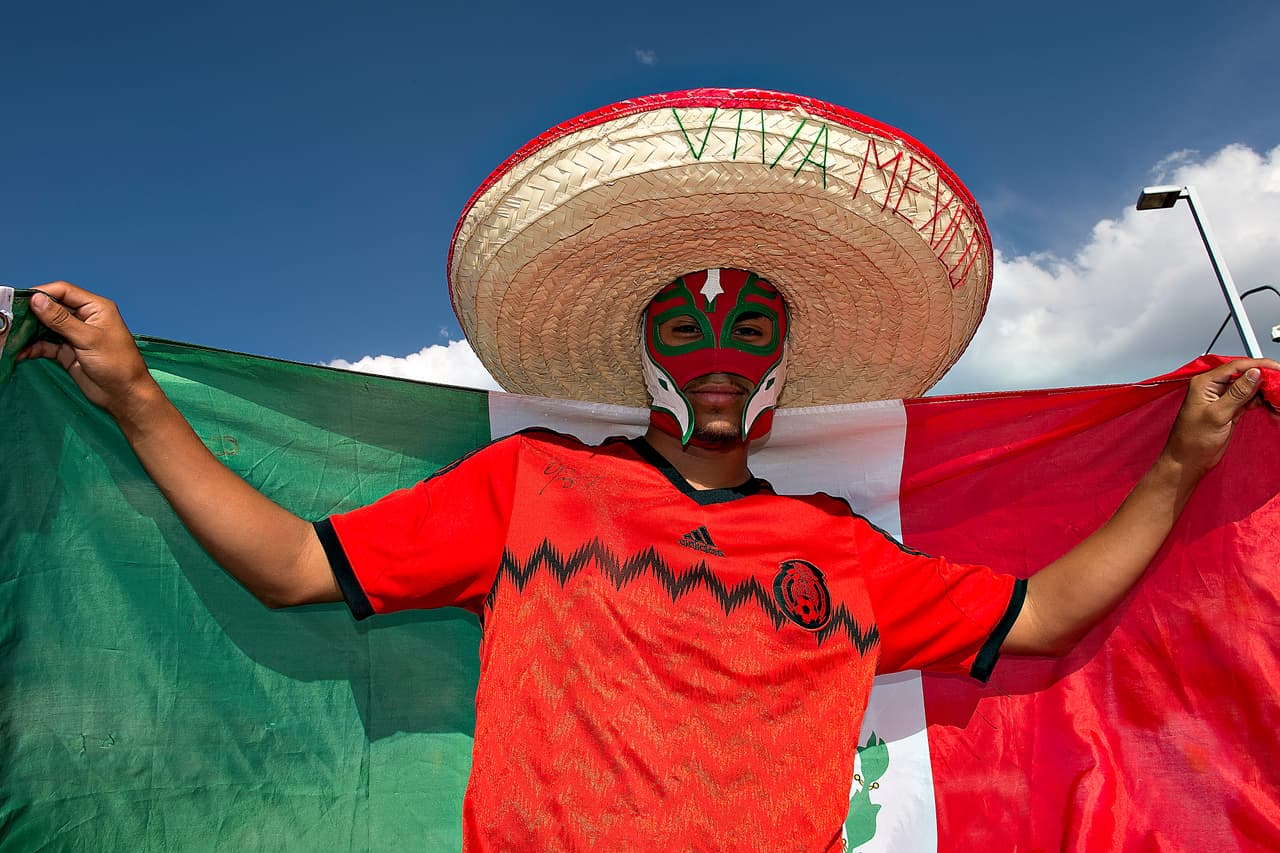 Aficionados mexicanos se dieron cita en el Estadio Rio Tinto de Salt Lake, Utah. Mira el poyo para el Tri