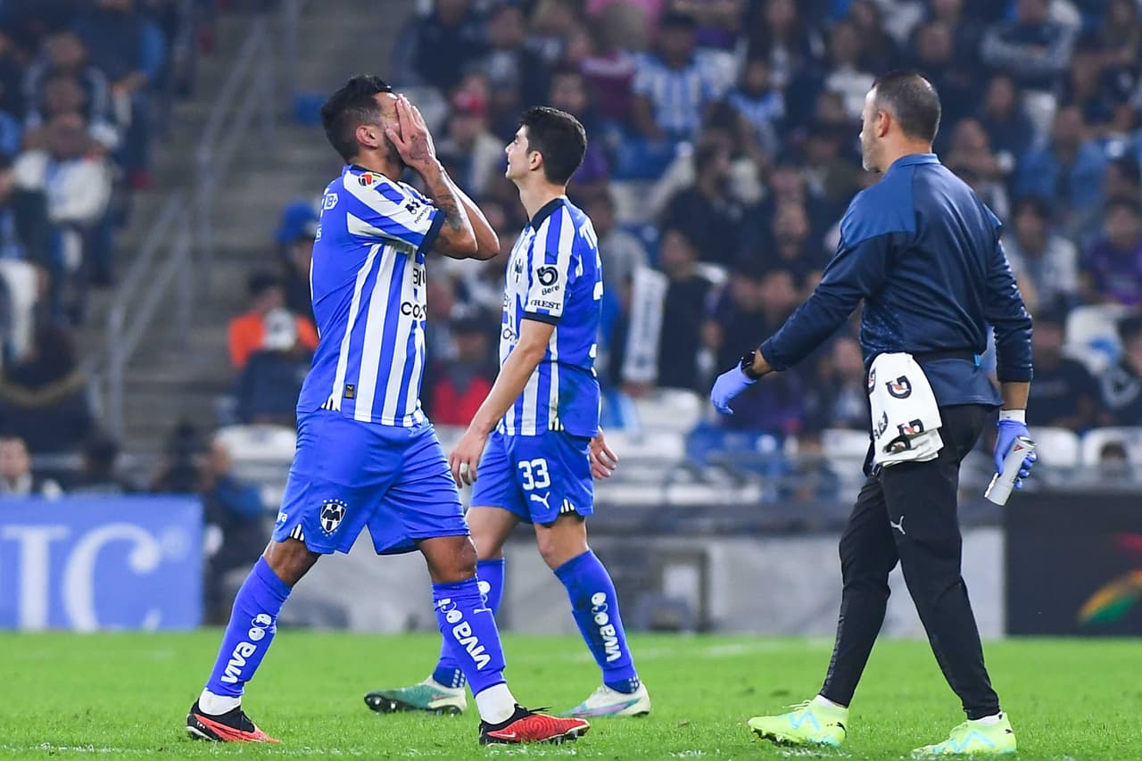 ‘Tecatito’ Corona sale por lesión entre lágrimas en Cuartos de Final