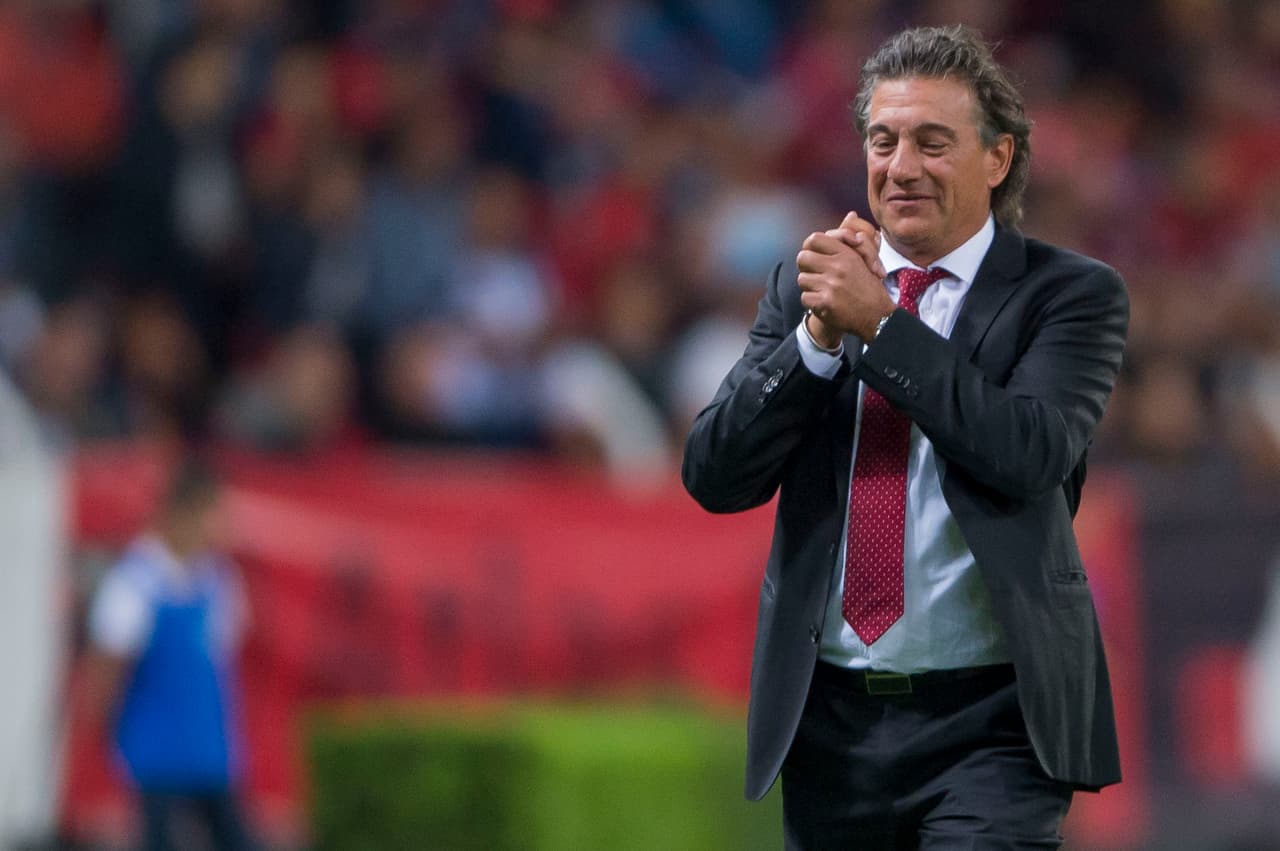 Hoy es un técnico que ha venido a menos. Los malos resultados que ha tenido en los últimos años y el recuerdo de sus finales perdidas lo pone muy lejos del Tri.