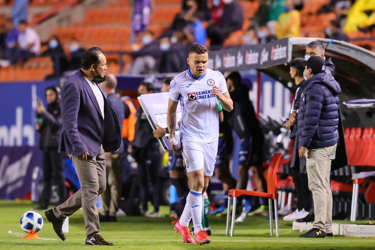 Cruz Azul y Atlético de San Luis tuvieron claras opciones de gol pero ‘Trapito’ Barovero y Sebastián Jurado bajaron la ‘cortina’ para mantener el empate que al final finiquitaron en el marco de la Jornada 6 del Grita México A21.