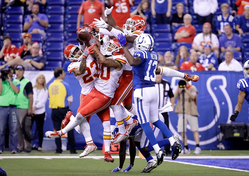 Esta sábado a las 16:35 horas los Kansas City Chiefs reciben en Arrowhead Stadium a los Indianapolis Colts en el quinto duelo histórico en Playoffs entre ambos. Te damos datos y antecedentes.