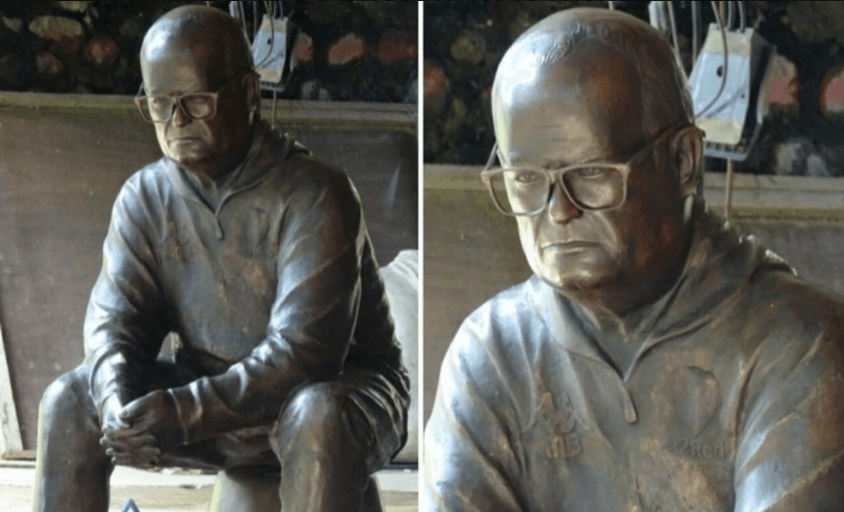 Muchos han querido homenajear a sus ídolos, pero a veces el resultado no es el que se esperaba. Bielsa, Cristiano, Messi o Maradona, así son las estatuas fallidas de los cracks del futbol, ¿cuál es la que menos se parece?