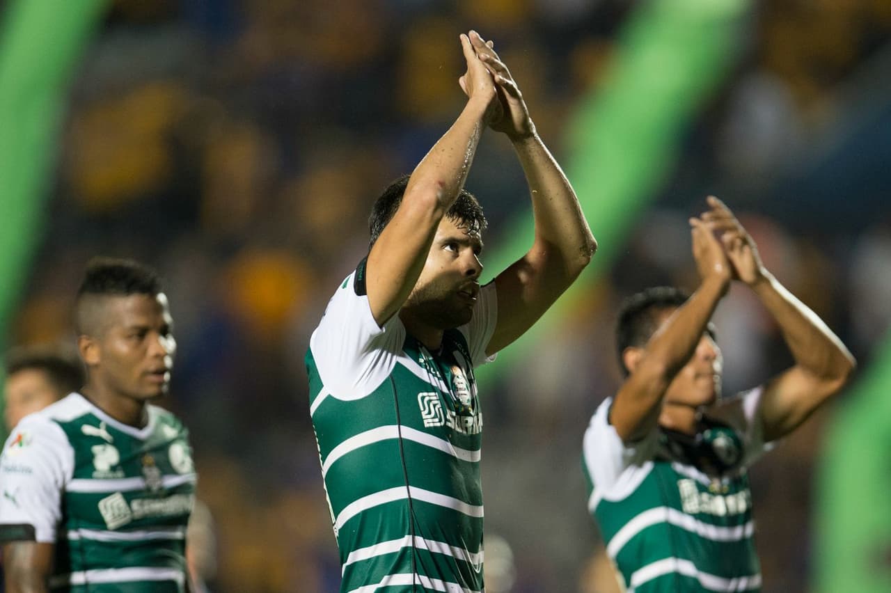 Néstor Araujo: El zaguero defendió bien las llegadas de delanteros como Quintero y Arroyo aunque en varias jugadas fue superado y recurrió a faltas que derivaron en amarilla. Calificación: 6.