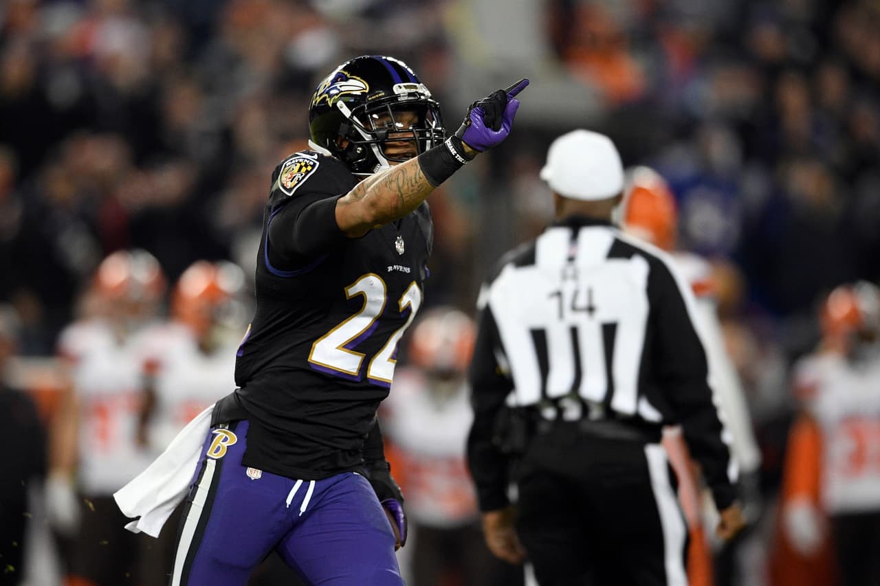 Un pase interceptado en los dos minutos finales del partido le garantizaron el triunfo y su clasificación a los Ravens.