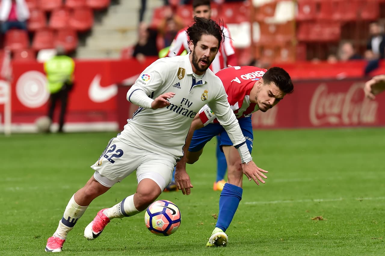 Isco Alarcón (Real Madrid) - La disputa por un lugar en la próxima temporada con James Rodríguez tiene al español revisando ofertas por si pierde el pulso. Se dice que el Paris Saint-Germain podría comprarlo.