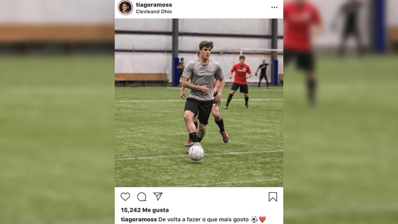 Thiago tiene una gran cantidad de fotografías suyas mostrando su amor por el futbol y por mantener una forma 'fit'.