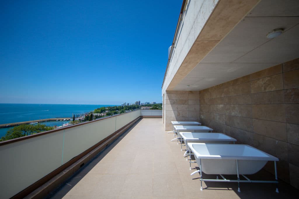 Así es la guarida que Brasil tendrá en Rusia 2018. Balcones con vista al mar, una cancha, áreas de esparcimiento y relajación, y habitaciones de lujo a disposición de los artistas del balón.