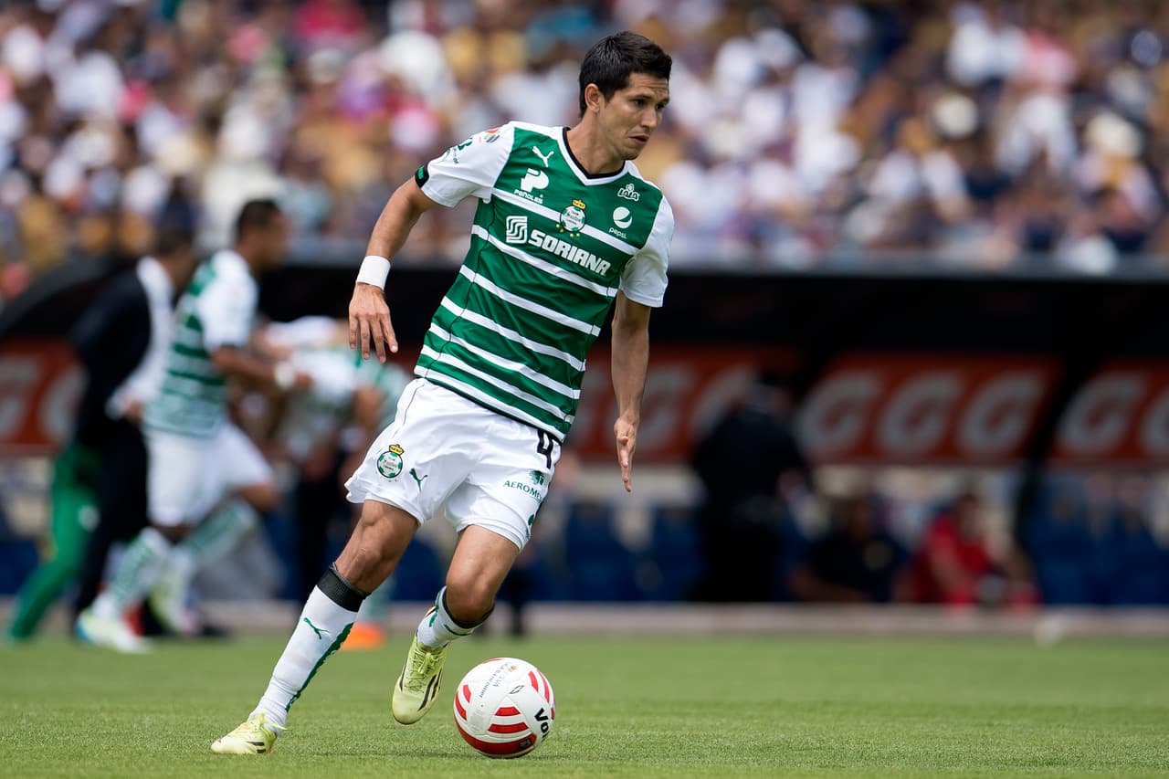 Por si hicieran falta más argumentos para esperar un gran juego tenemos los jugadores con pasado en el equipo rival. Por América a Darwin Quintero y Oribe Peralta mientras que en Santos a Jesús Molina y Luis Ángel Mendoza quienes antes fueron azulcremas.